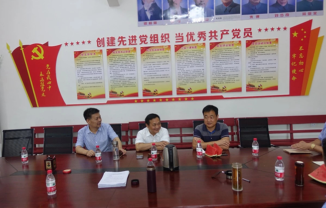 游艇会yth206官方网有限公司为贫困村送去“光明”